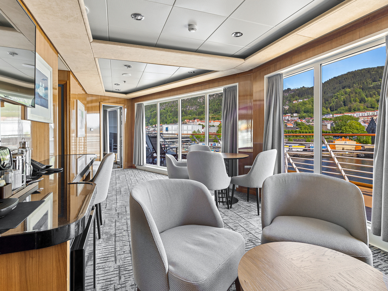 Expedition Suite | Owners suite on upper deck